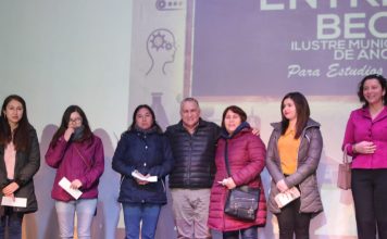 Municipalidad de Ancud beca a 125 estudiantes de educación superior de la comuna
