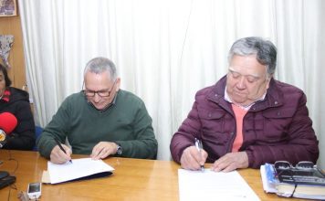 Municipio firma acuerdo con Colegio de Profesores