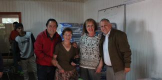 Entrega de kit de cuidados en ayuda de adultos mayores y postrados de la comuna