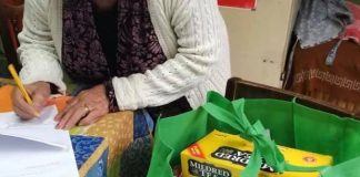 Programa Vínculos de la Municipalidad de Ancud entrega ayudas sociales a adulto mayores de la comuna