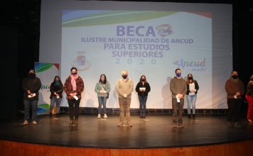 Municipalidad de Ancud entrega 144 becas, por 48 millones de pesos