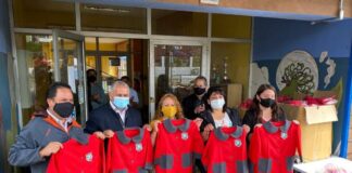 Alumnos de Escuela Yerbas Buenas recibieron uniformes deportivos