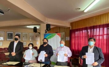 Sindicato número 3 de Asistentes de la Educación firman acuerdo de negociación colectiva.