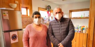 Alcalde de Ancud solicita ayuda social al Serviu para familia que perdió hogar en incendio
