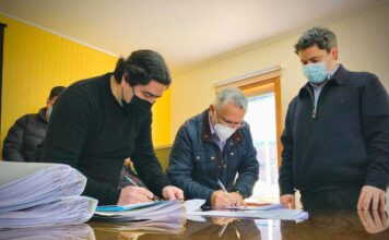 Ancud: se firma acuerdo que pone fin a conflicto de la educación.