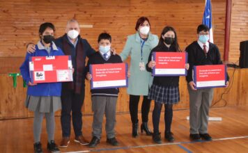 En Ancud se entregan 258 computadores a estudiantes de séptimo básico