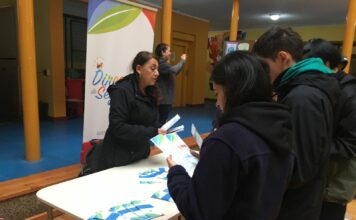 Feria preventiva de violencia escolar se realiza en Liceo Bicentenario de Ancud