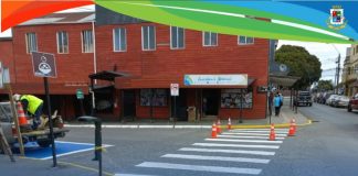 Iniciaron trabajos de reparación de veredas en calle Dieciocho en Ancud