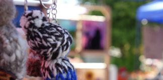 Feria navideña llenan de color a Ancud e impulsan la labor de emprendedores