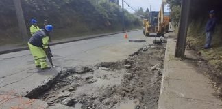 Reparan «eventos» de calzadas en Ancud