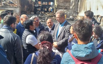 Ministro Juan Carlos Muñoz se reúne con afectados de incendio