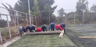 Minga comunitaria permitió instalación de carpeta sintética en multicancha del sector de Nal
