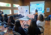 Jornada de concientización sobre el cáncer cervicouterino reúne a estudiantes y mujeres en Ancud